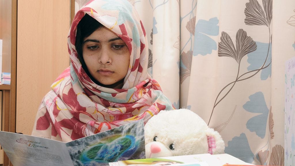 Kapinallisliike Talebanin ampuma Malala Yousafzai on päässyt palaamaan kouluun.