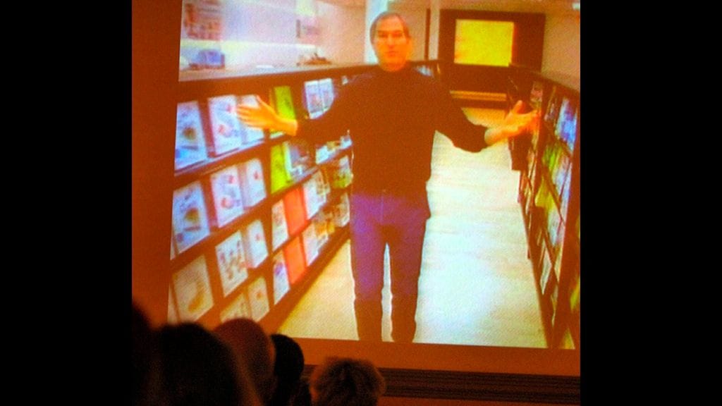 Steve Jobbs kertoi videolla New Yorkista keskiviikkona, että yhtiön myynti oli noussut edellisestä vuosineljänneksestä 1, 47 miljardiin dollariin edelliskauden 1, 43 miljaardista dollariin.