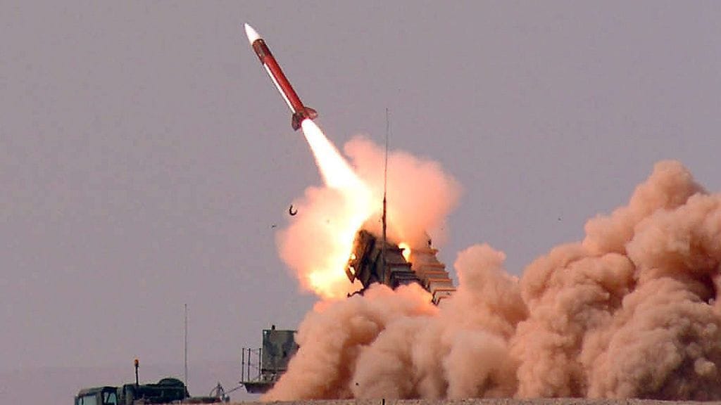 Patriot-ohjuksen laukaisu.