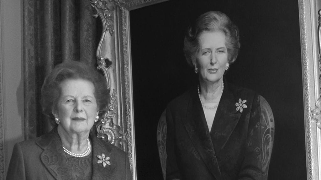 Margaret Thatcher näköiskuvansa vieressä.