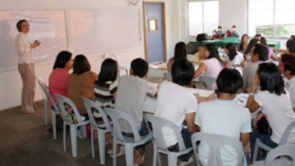 Susanna Hart opettaa suomea filippiiniläisille