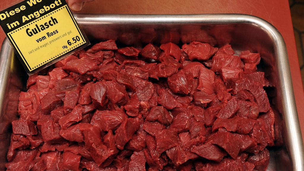 Saksassa myynnissä olevaa hevosenlihaa.