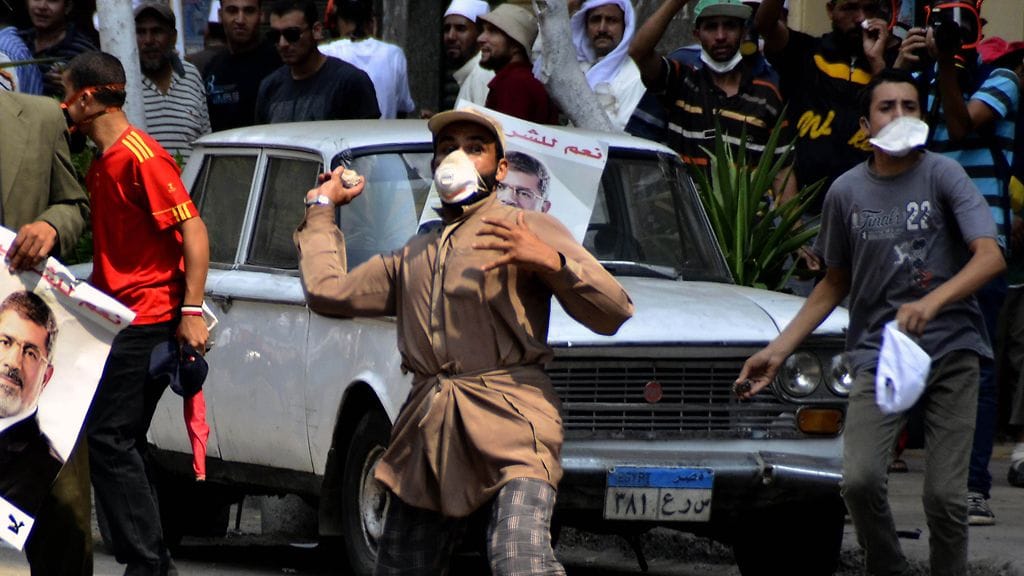 Egyptin turvallisuusjoukot ovat alkaneet hajottaa syrjäytetyn presidentin Mohamed Mursin tukijoiden leirejä.