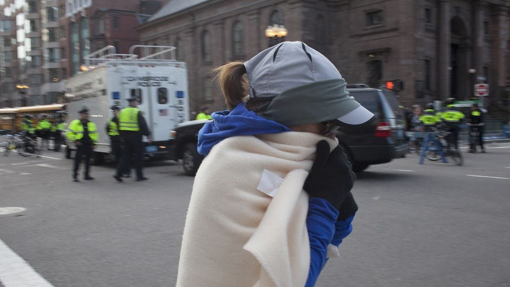 Bostonin maratonin tragediassa kuolleen kahdeksanvuotiaan pojan äiti ja pikkusisko loukkaantuivat myös iskussa vakavasti. Kuvituskuva.