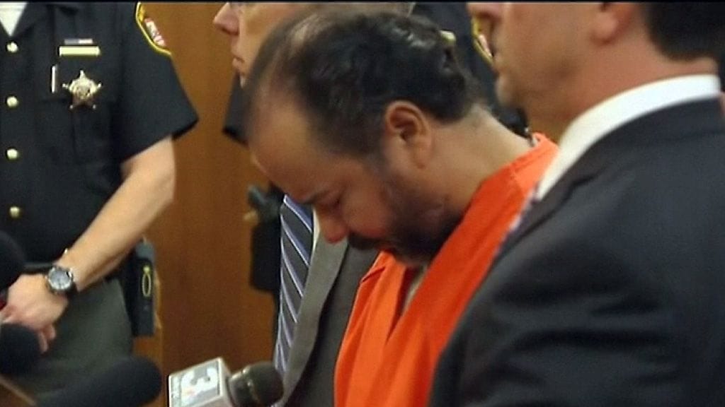 Ariel Castro oikeudessa 12. kesäkuuta 2013. Kuvakaappaus APTN:n videomateriaalista.