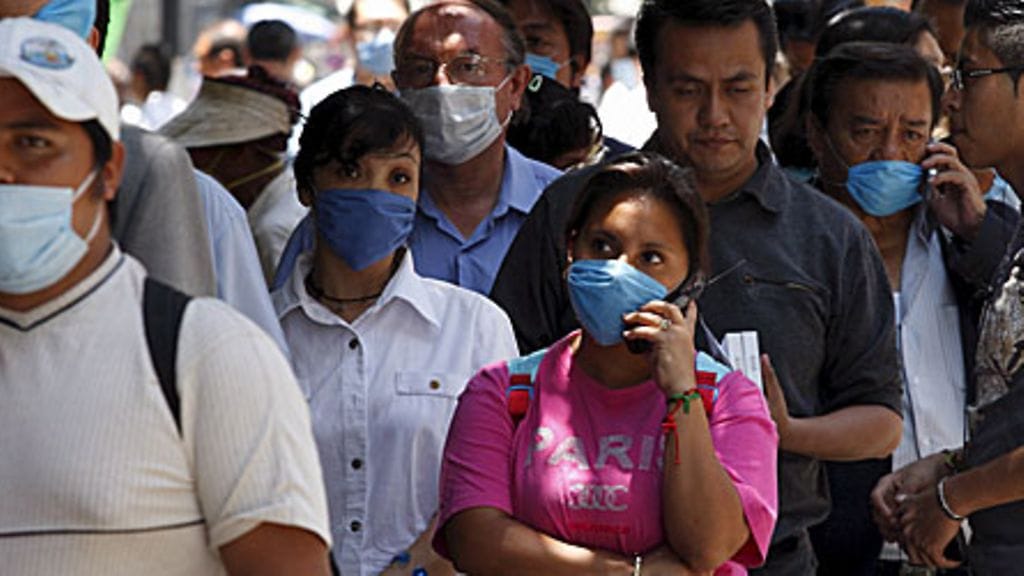 Meksikolaiset jonottavat apteekin edessä Méxicon kaupungissa 28.4.2009. Kuva: Epa