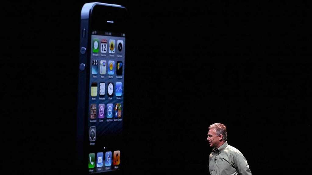 Apple julkisti odotetun iPhone 5 -puhelimensa tänään. Kuvassa markkinointipäällikkö Phil Schiller.