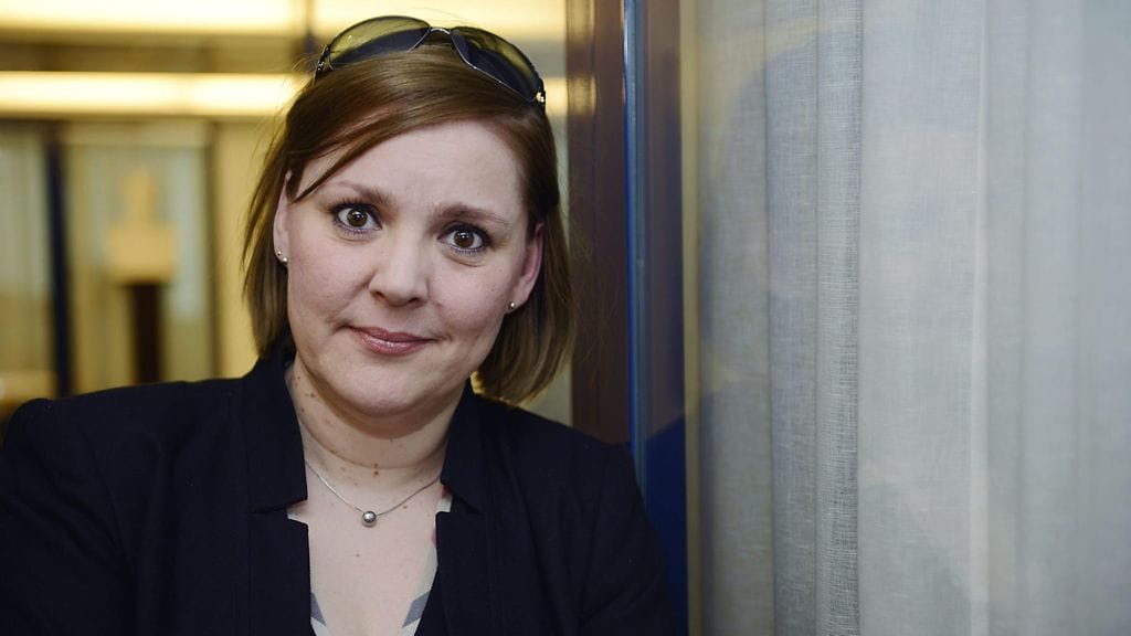 Kokoomuksen puoluesihteeri Taru Tujunen kiistää tiedon, jonka mukaan kokoomus yrittäisi estää Presidentintekijät-dokumentin esittämisen.