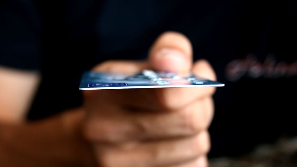 Suomen Pankki kertoo tiedotteessa, että kulutusluottojen kanta on kasvanut yli 300 miljoonaa euroa viimeisen puolen vuoden aikana .