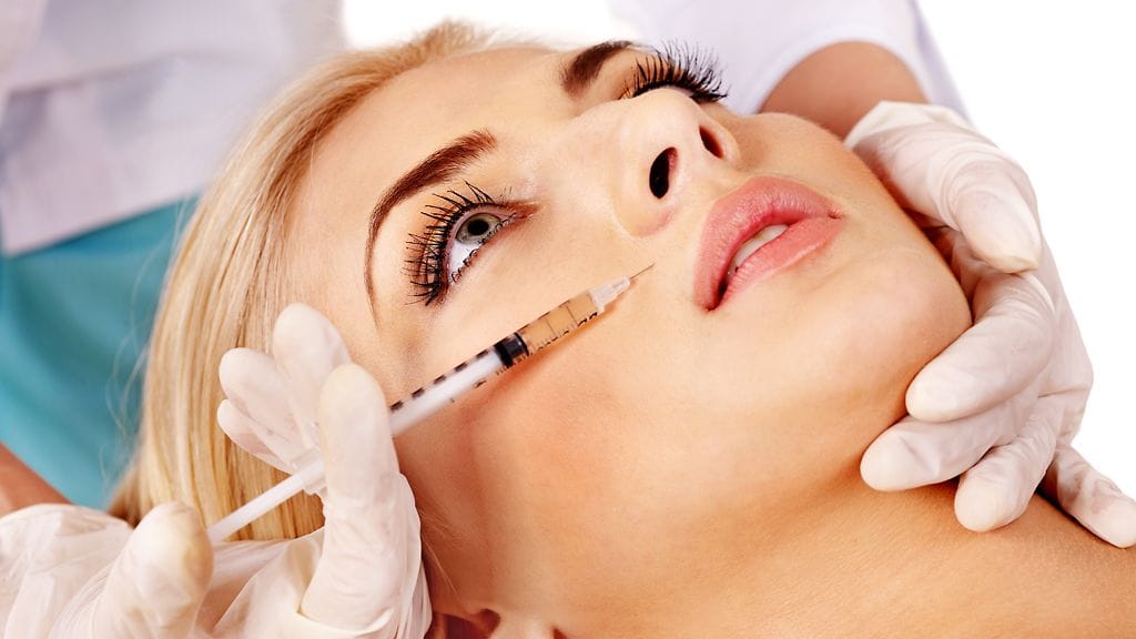 Täyteaineita ei tulisi pistää ihon alle ilman terveysalan ammattilaisen valvontaa.