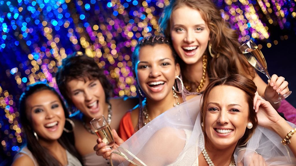 Kohtelias kaaso ottaa huomioon kaikkien polttereihin osallistuvien mielipiteet.