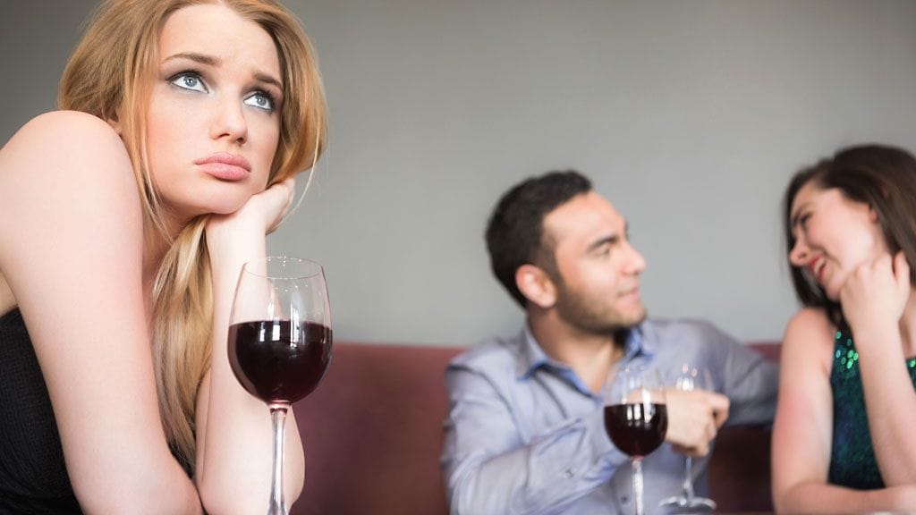 "Onko drinkeille lähteminen ainoastaan miesten perään kiikaroimista?"