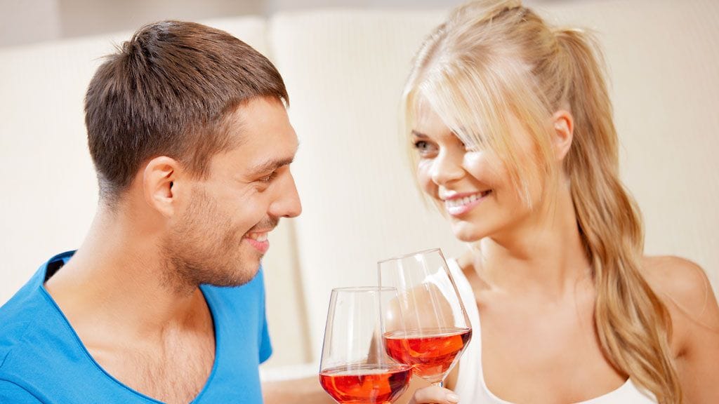 Naisista 80 prosenttia aikoo tehdä romanttisen postauksen Facebookiin.