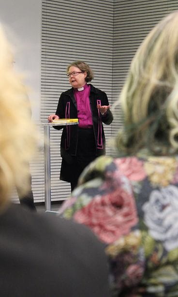 Helsingin piispa Irja Askola Hyvä paha valta -kirjan julkistamistilaisuudessa 19.11.
