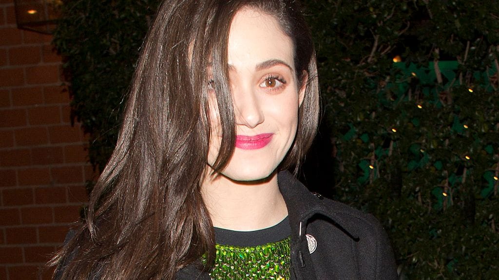 Emmy Rossum pukeutui vihreään kimallemekkoon vieraillessaan Mr. Chow-ravintolassa.