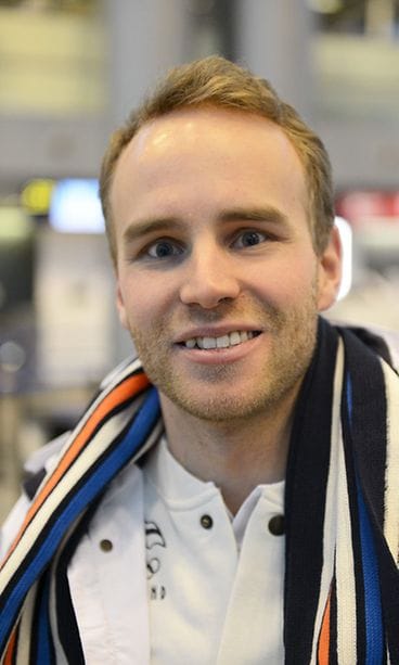 Pikaluistelija Mika Poutala lähdössä Sotshin