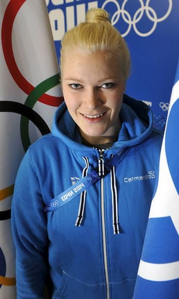 Naisten Sotsiin lähtevän jääkiekkojoukkueen maalivahti Noora Räty