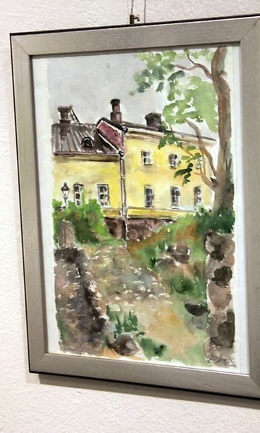 Taiteilija ja näyttelijä Helen Elden maalaus 14.1.2014 Galleria Saimassa. "Tuo oli hyvin sateinen päivä, istuin Suomenlinnassa sellaisessa luola-aukossa sateensuojassa", Elde kertoo kuvasta.