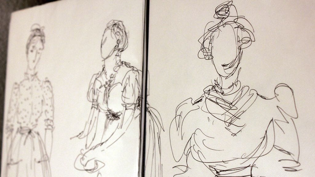 Taiteilija ja näyttelijä Helen Elden luonnoksia teatteripuvustuksesta. "Kun aloitin teatterin, piirtäminen jäi moneksi vuodeksi. Tein vain tällaisia pukupiirroksia", Elde kertoo työstä