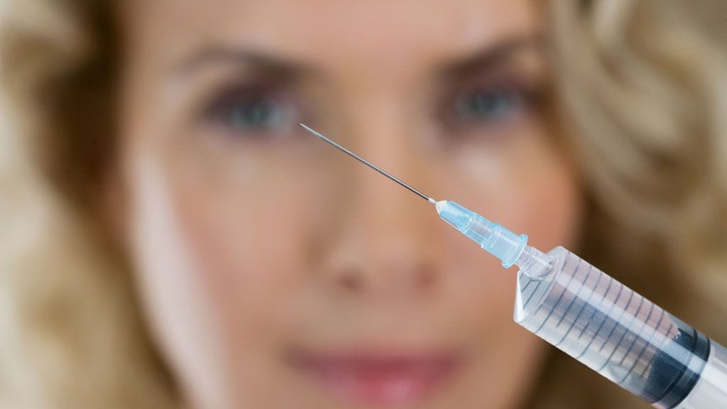 Kosmeettisilla pistoksilla voidaan muokata ulkonäköä.