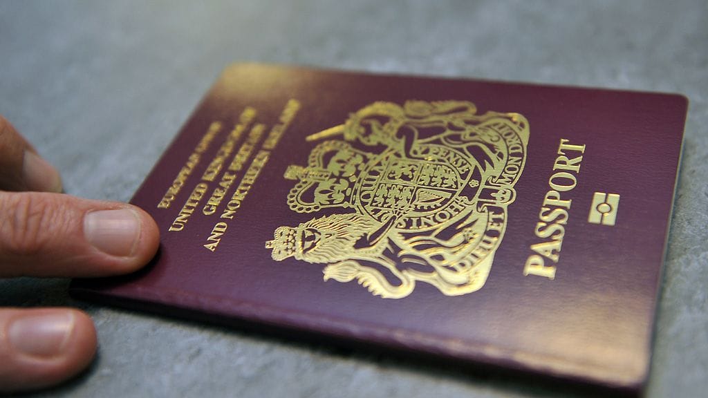 Burgundinpunaiset passit tulivat Britanniassa käyttöön lähes 30 vuotta sitten.