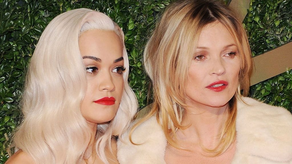 Kate Moss yhdisti klassiset stiletto-korkokengät moderniin nahkamekkoon.