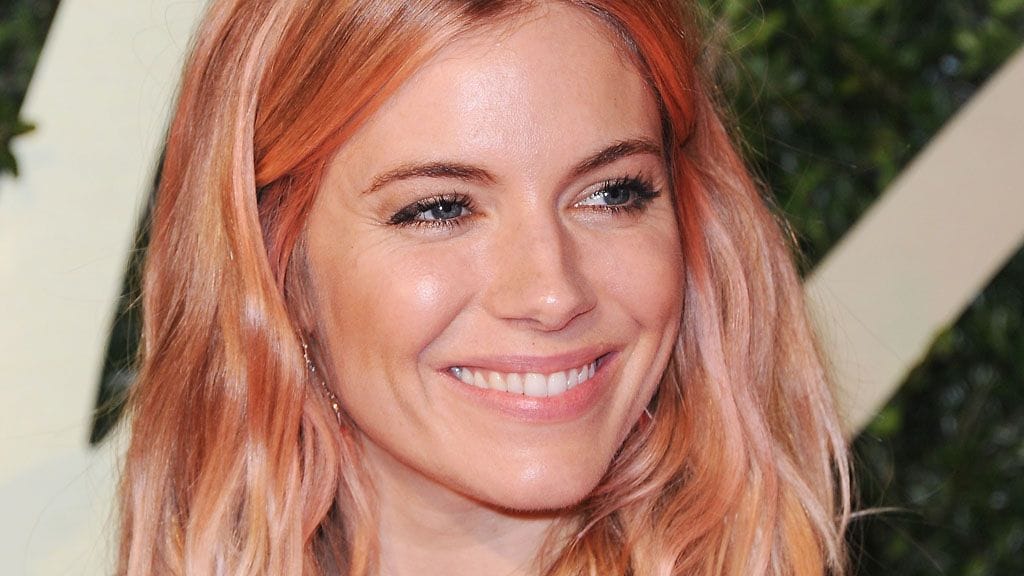 Burberryn vihreä iltapuku on kepeä mutta juhlava.