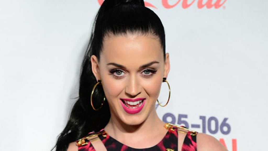 Pihalta löytyy luonnollisesti myös uima-allas.