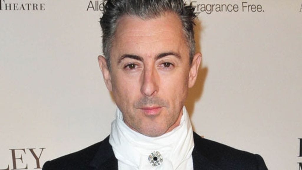 Cummingin uusi talo näyttää suhteellisen vaatimattomalta ulkoapäin.