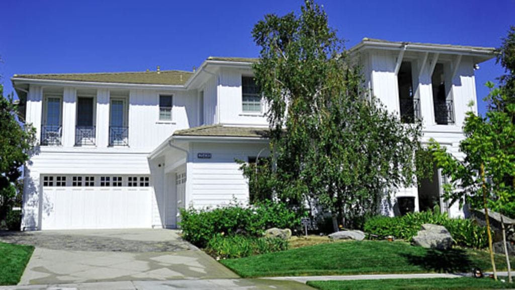 Vanha koti on pian myynnissä.