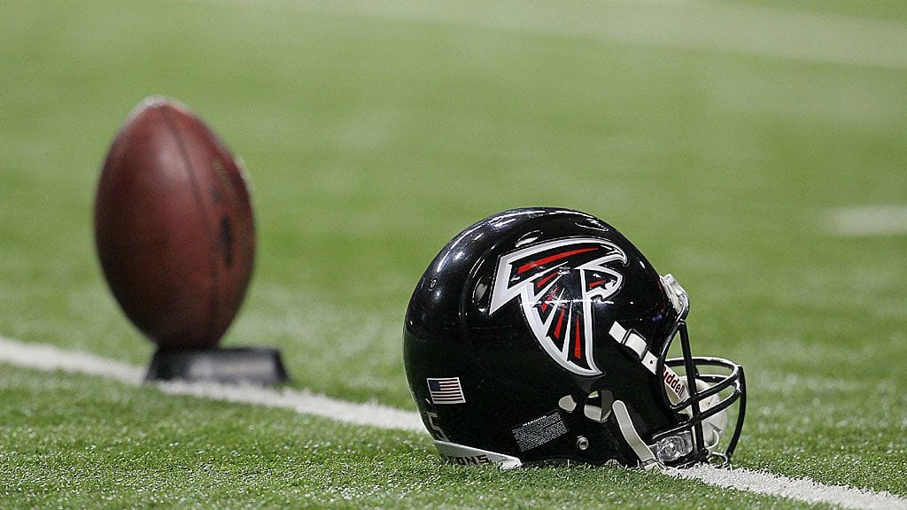 Jenkkifutiskypärä NFL-seura Atlanta Falconsin väreissä.