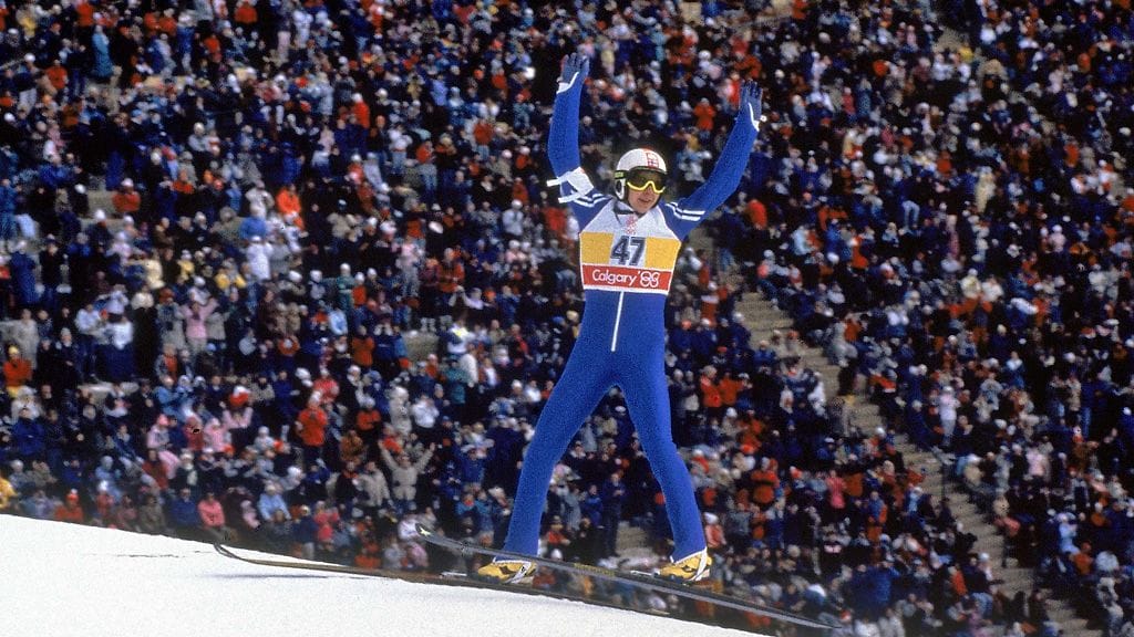 Matti Nykänen juhlii kultaa Calgaryn normaalimäen kilpailussa.