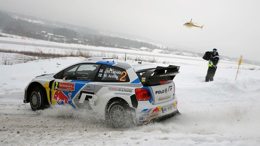 Jari-Matti Latvala on vain 6,1 sekunnin päässä kilpailua johtavasta Sebastien Ogierista.
