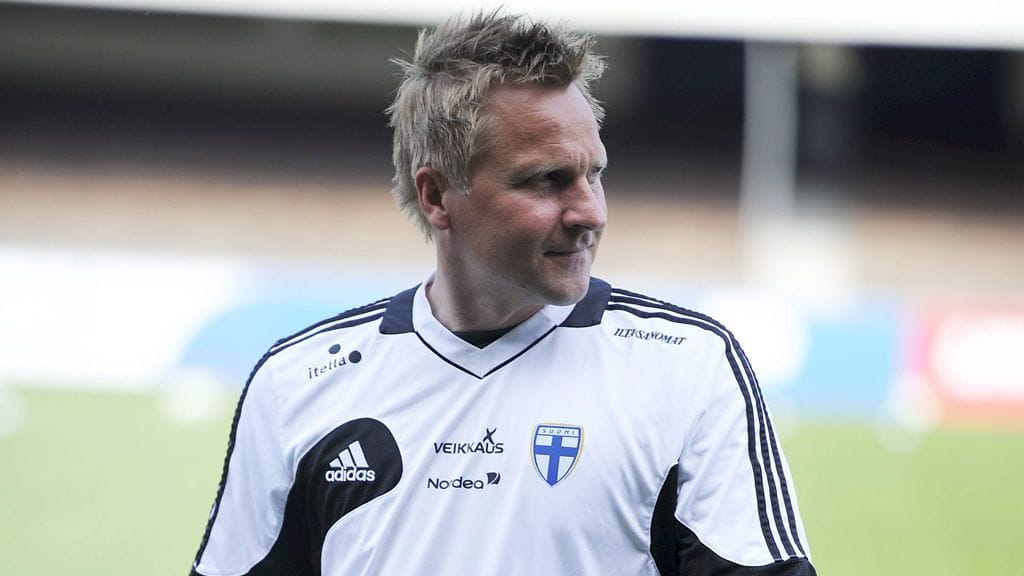 Niemi jatkaa myös Huuhkajien maalivahtivalmentajana.