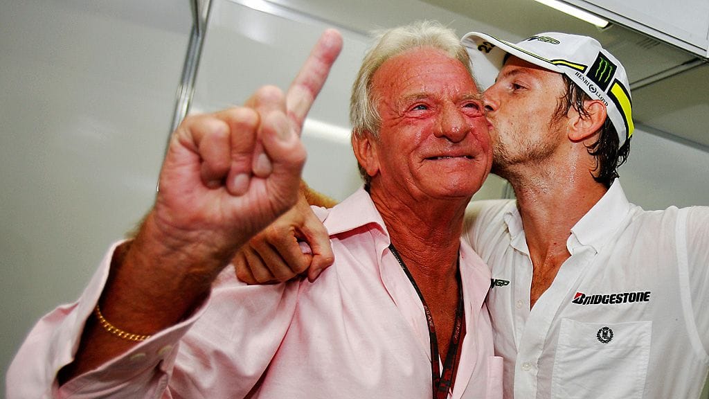 John ja Jenson Button juhlivat Jensonin maailmanmestaruutta vuonna 2009.