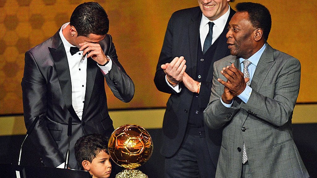 Cristiano Ronaldo liikuttui saadessaan Ballon d'Orin.