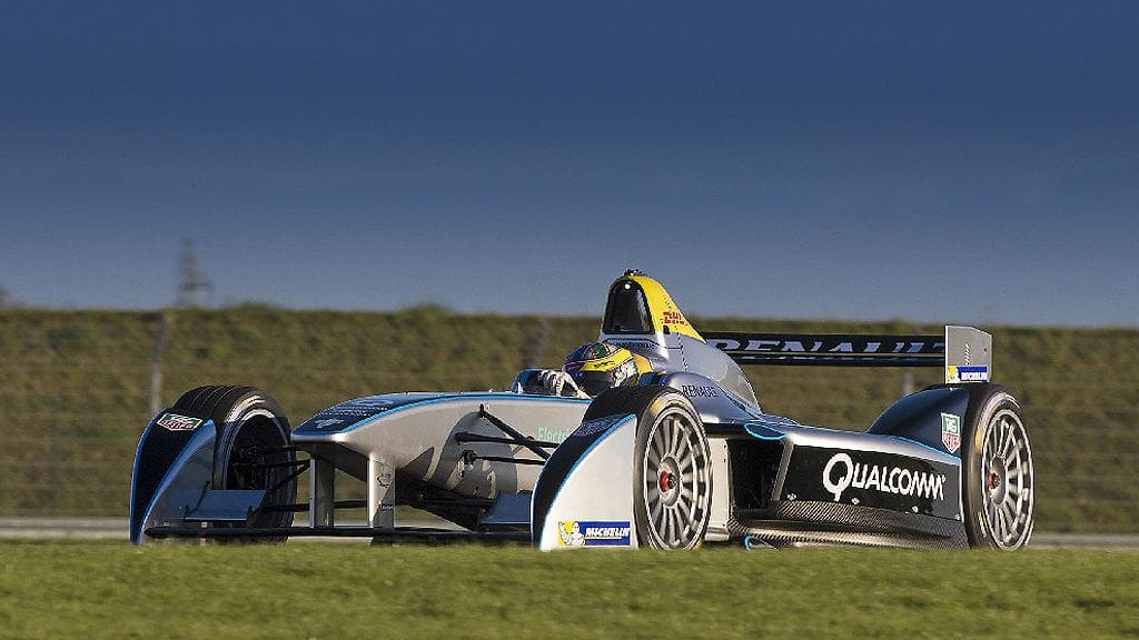 Lucas Di Grassi ajaa Formula E -auton ensimmäisen testikierrokset.