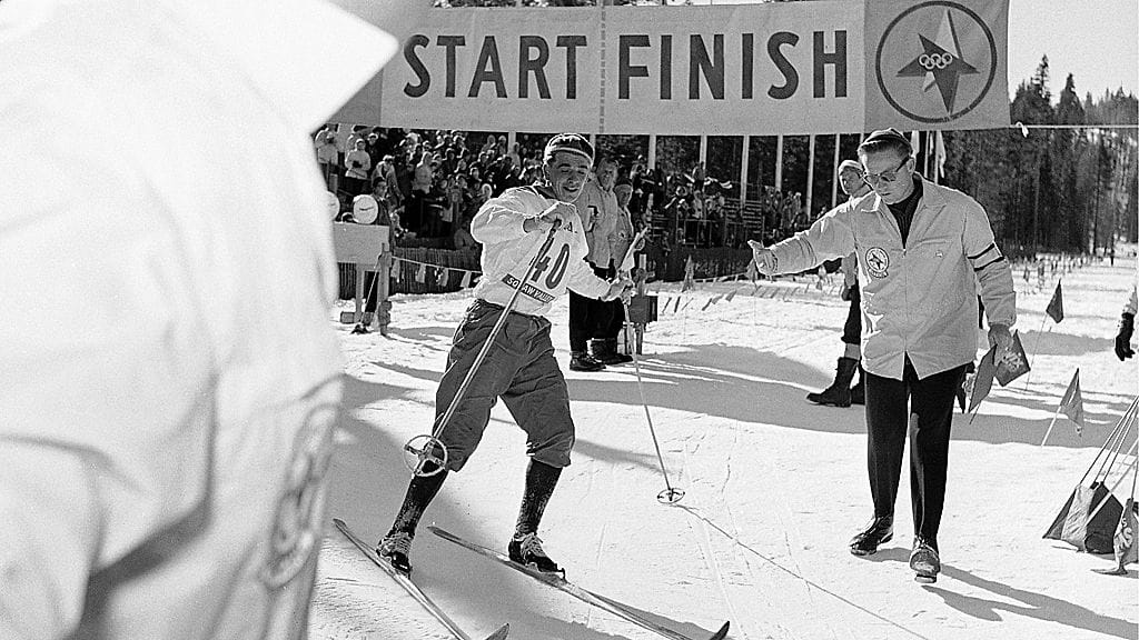 Mäntyranta sai Squaw Walleyn talviolympialaisissa 1960 ensimmäisen arvokisojen viestimitalinsa 22-vuotiaana.