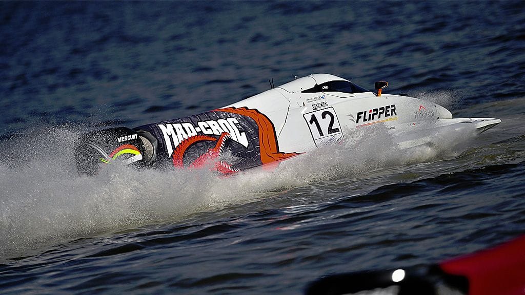 Sami Seliön F1-vene Sharjahissa.