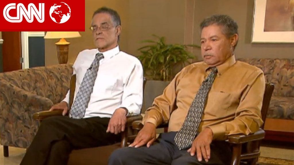 Ariel Castron veljet Onil (vas.) ja Pedro Castro CNN:n haastattelussa 13.5.2013. Kuvakaappaus: CNN.