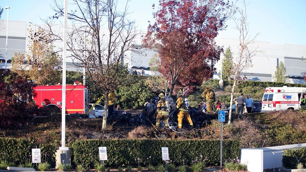 Poliisi kertoi kahden ihmisen kuolleen turmassa, muttei vahvistanut heidän henkilöllisyyttään.