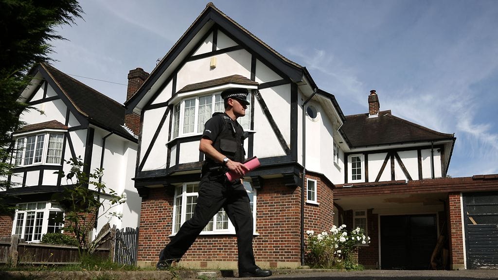 Ranskan Alpeilla tapahtuneessa joukkosurmassa kuoli neljä ihmistä. Kuvassa brittiperheen asunto Britanniassa.