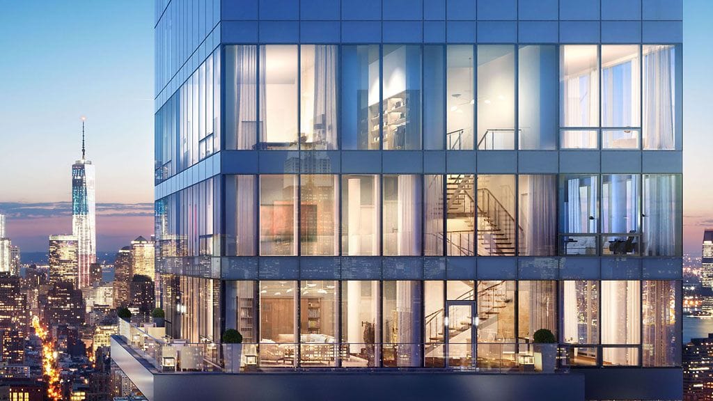 Upeasta olohuoneesta kulkevat kierreportaat ylempään kerrokseen. Asunnosta on näkymät muun muassa World Trade Centerille ja Empire State Buildingiin.
