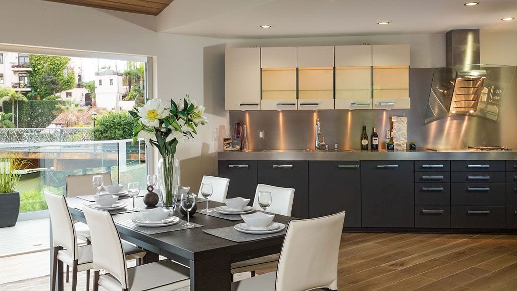 Chord Overstreetin tunnetuin roolisuoritus on Glee-sarjan Sam Evans.