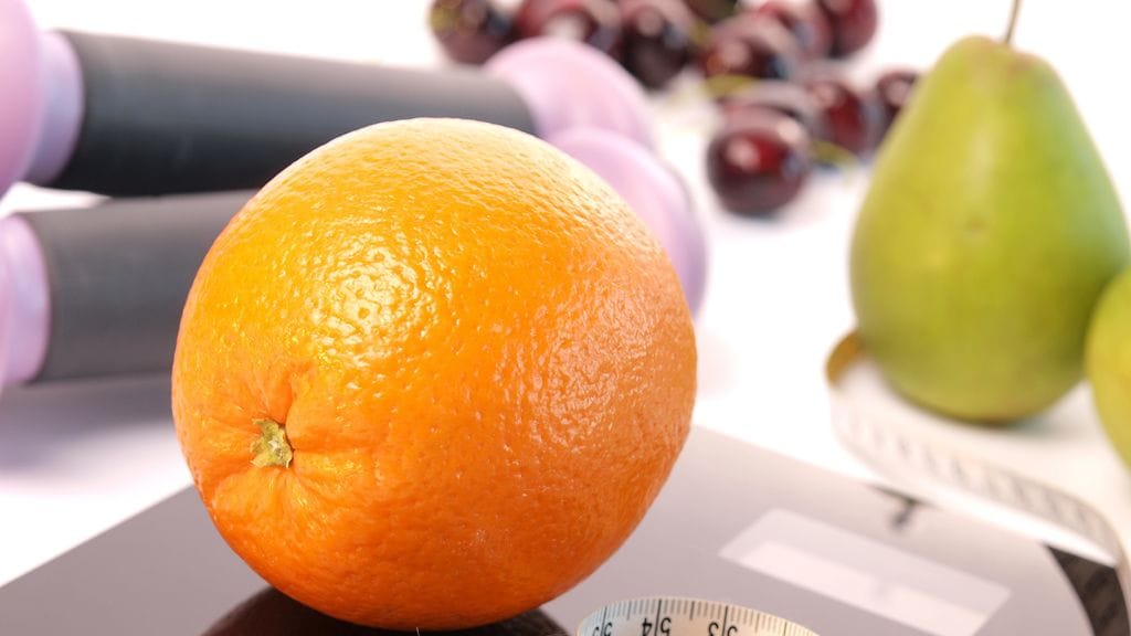 Jo muutama yksinkertainen muutos omaan ruokavalioon voi auttaa pudottamaan merkittävästi painoa.