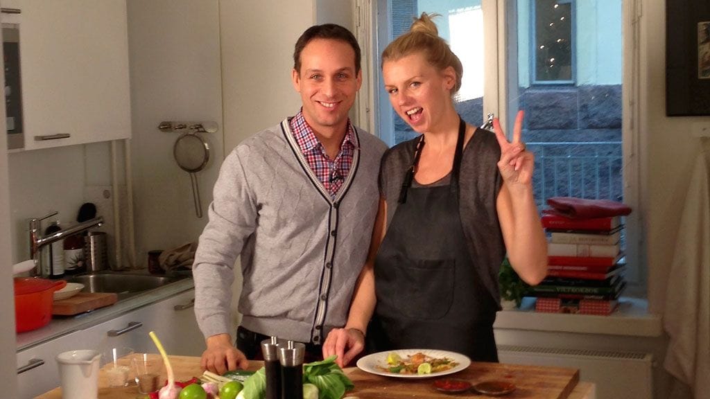 Jesse Kamras vierailee Meidän safkaa -ohjelmasta tutun Hanna Gullichsenin luona.