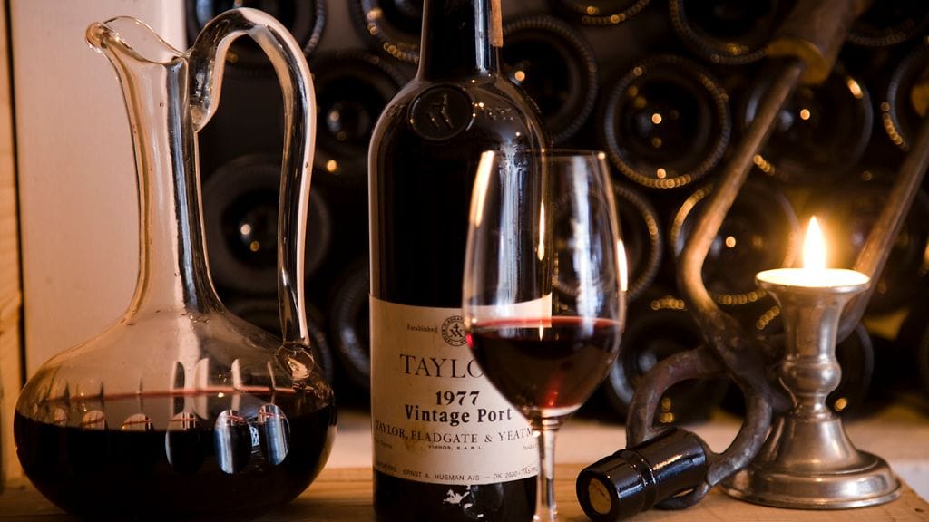 Viini kannattaa dekantoida kynttilänvalossa.