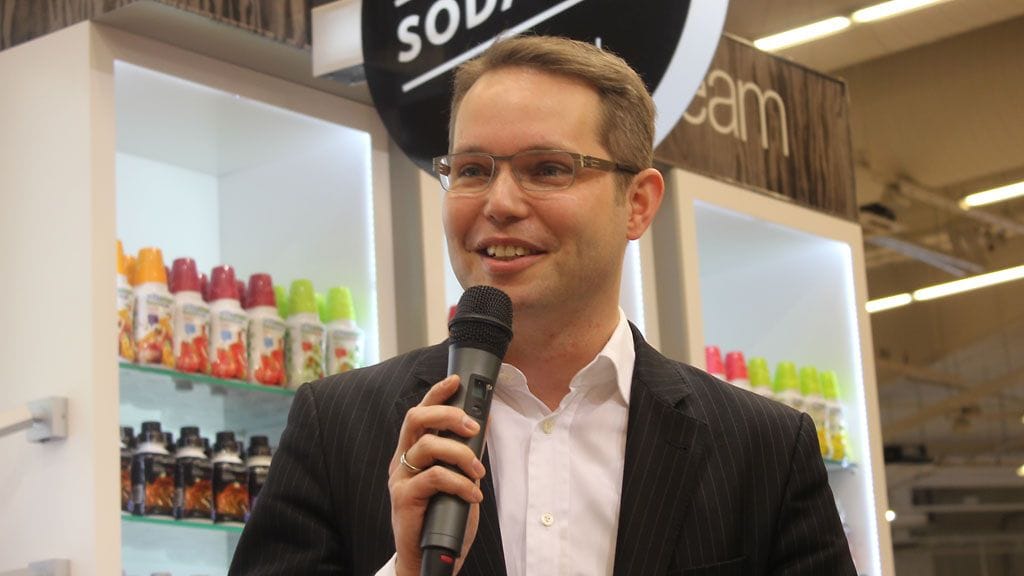 Euroopan ensimmäinen vesisommelier Arno Steguweit vieraili Suomessa.