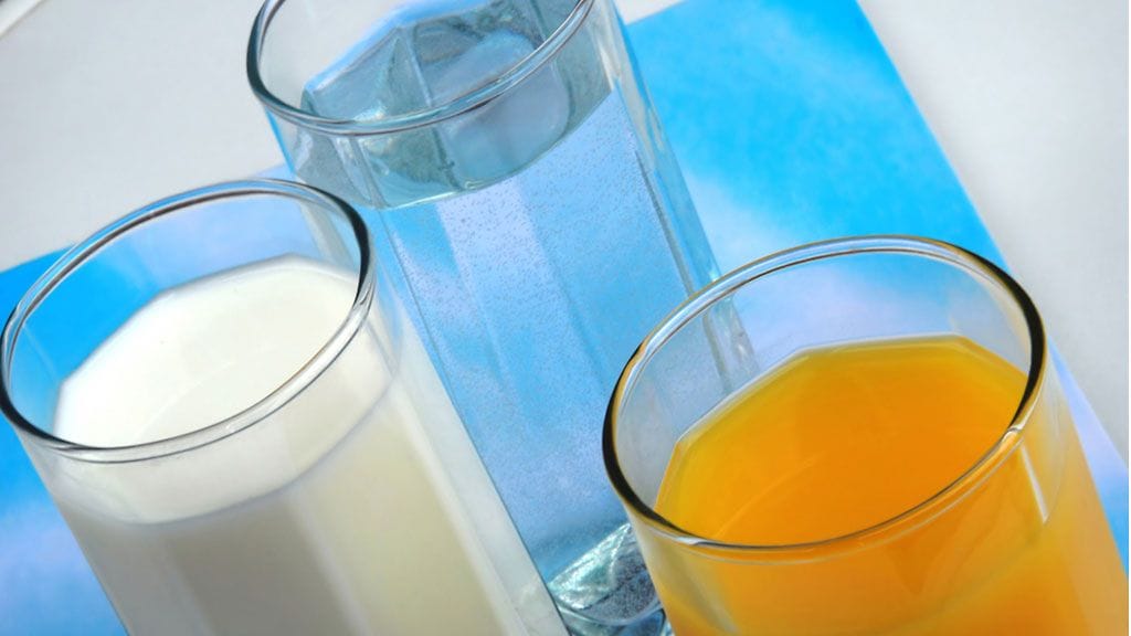 Appelsiinimehu kehoitetaan vaihtamaan veteen.