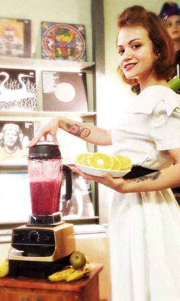 Suomen paras smoothie-artisti Una Auri.